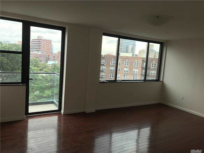 Foto del edificio - 13646-136-41 41st Ave
