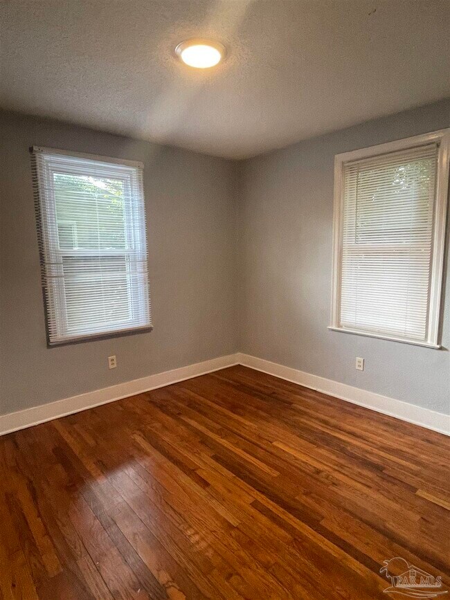 Building Photo - 1409 Poppy Ave