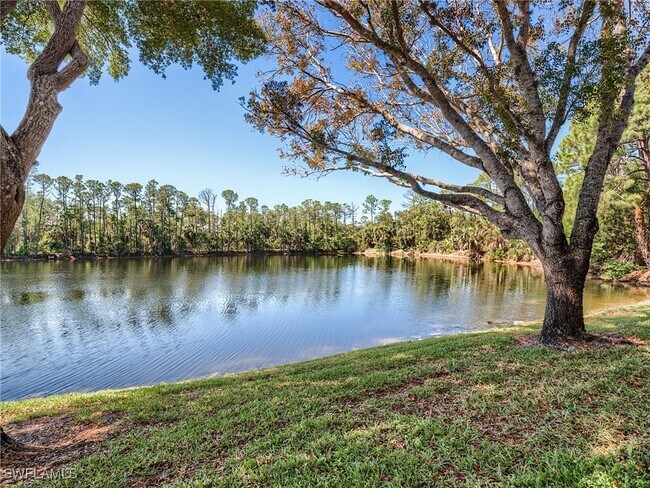 Foto del edificio - 1016 Manor Lake Dr