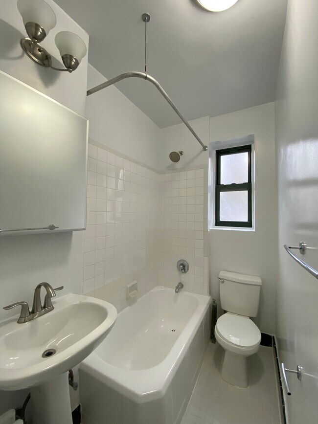 Foto del edificio - 509 E 78th St