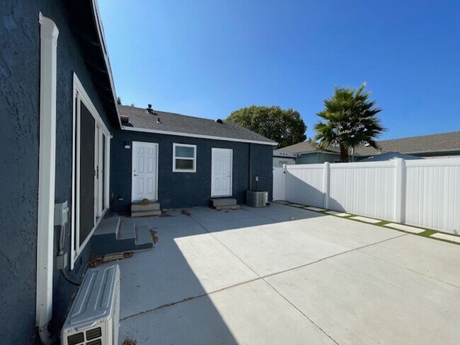 Building Photo - Remodeled 3 bedroom in Bixby Highlands