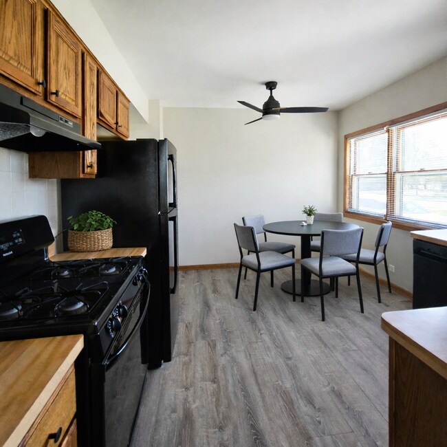 Cocina comedor 2 - 1026 E Woodrow Ave