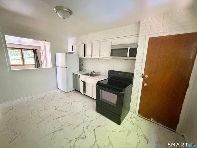 Building Photo - 69 Oak Ridge Dr