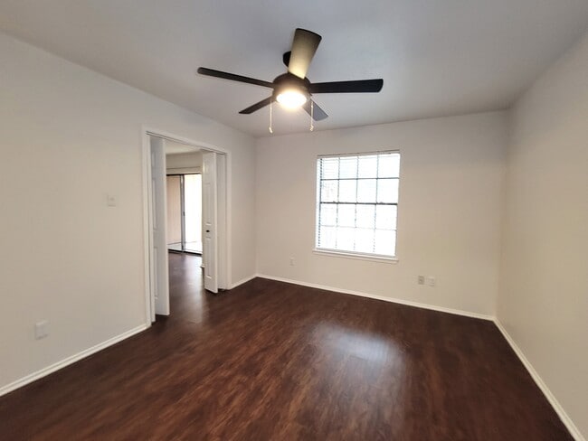 Building Photo - Tramor at Oak Bend