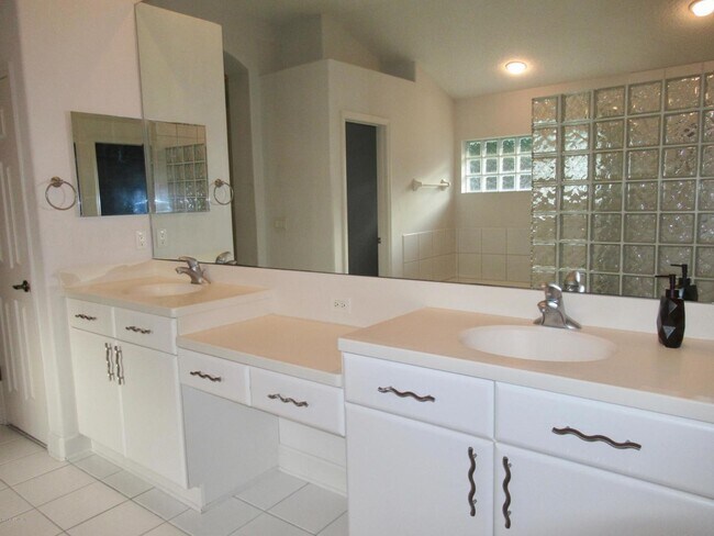 Owner's Bath - Double Vanity - 13865 Deer Chase Pl