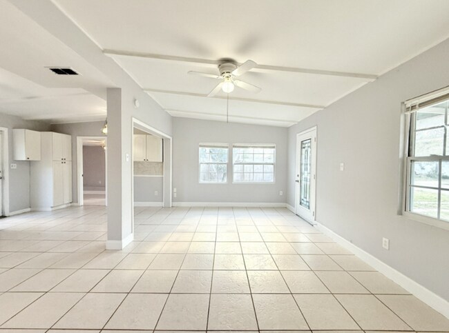 Foto del edificio - 6801-6813 13th St N