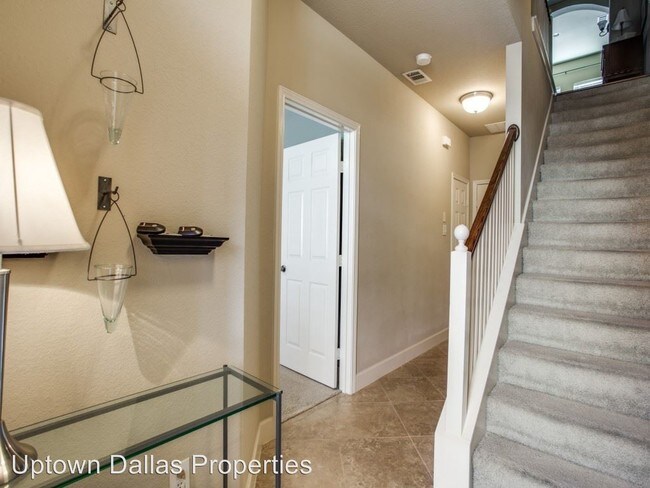 Building Photo - 805 Farmers Market Way
