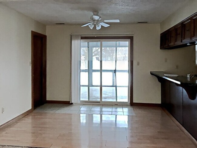 Building Photo - 3 Bedroom Home Near Morse Lake