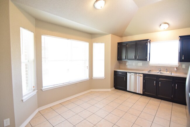 Building Photo - 2 E Maya Ln