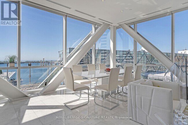 Photo du bâtiment - 39 Queens Quay E