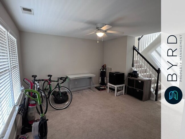 Photo - 115 E 14th St House