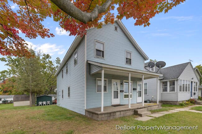 Building Photo - 1621 Lakeshore Dr