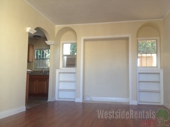 Primary Photo - 4225 Lockwood Ave