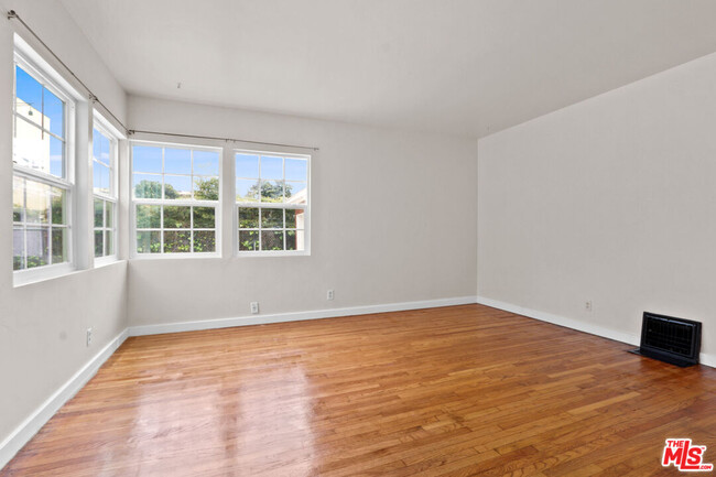Building Photo - 1340 W 36th St