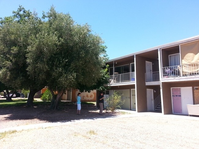 Building Photo - 1458 E Desert Inn Rd