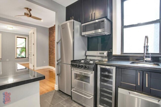 Building Photo - 1 bedroom in New York NY 10019