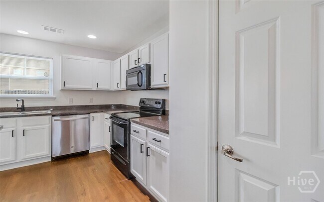 Building Photo - 40 Burnt Oak Rd