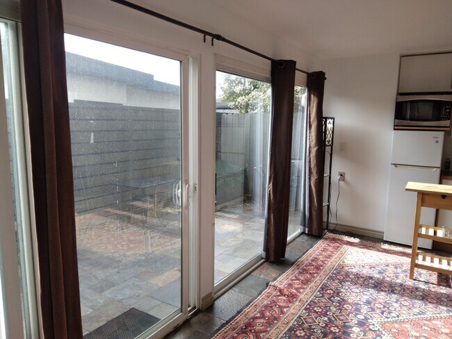 Foto del edificio - 3331 Dickens St