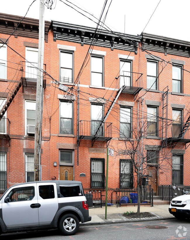 Building Photo - 662 Henry St