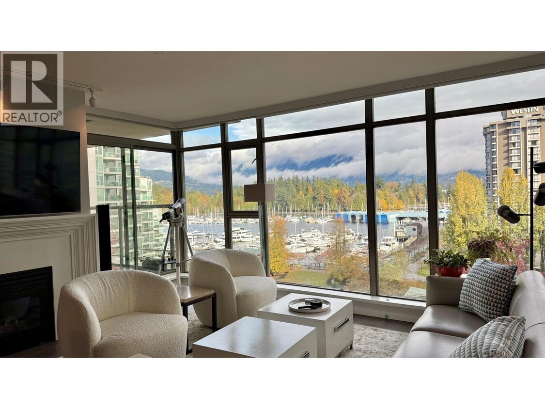 Photo principale - 1680 Bayshore Dr.