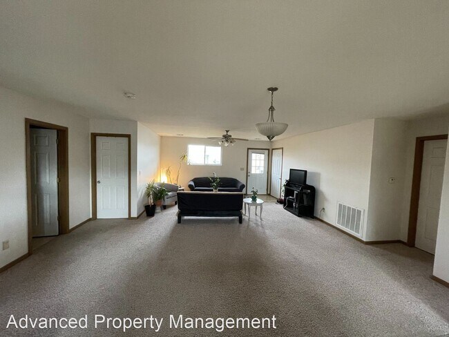 Foto del edificio - 3 br, 2 bath House - 413 Brookway Dr.