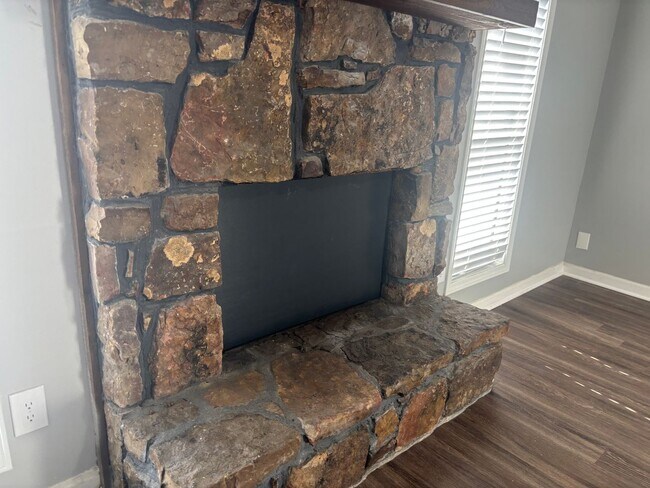 Foto del edificio - 5756 Crievewood Dr