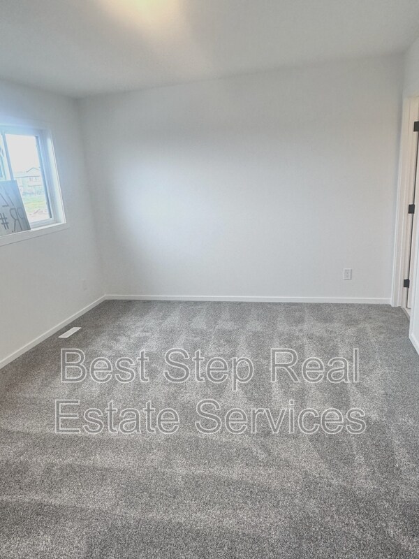 Building Photo - 7725-7174 174 Ave NW