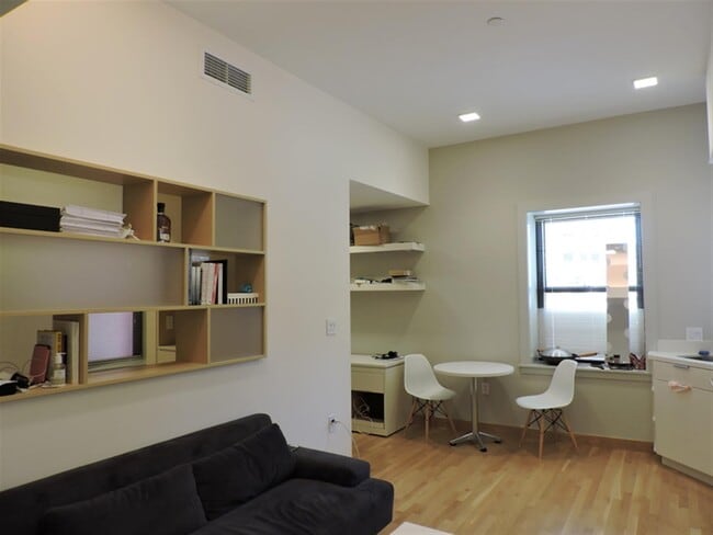 Building Photo - 115 Mt Auburn St