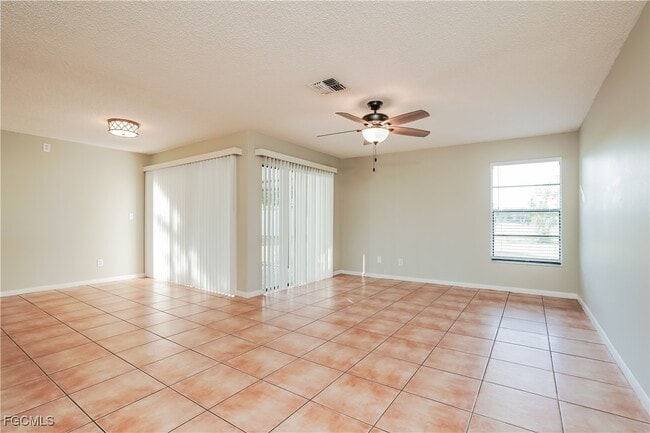 Foto del edificio - 220 SE 27th Terrace