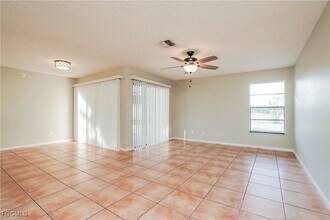 Building Photo - 220 SE 27th Terrace