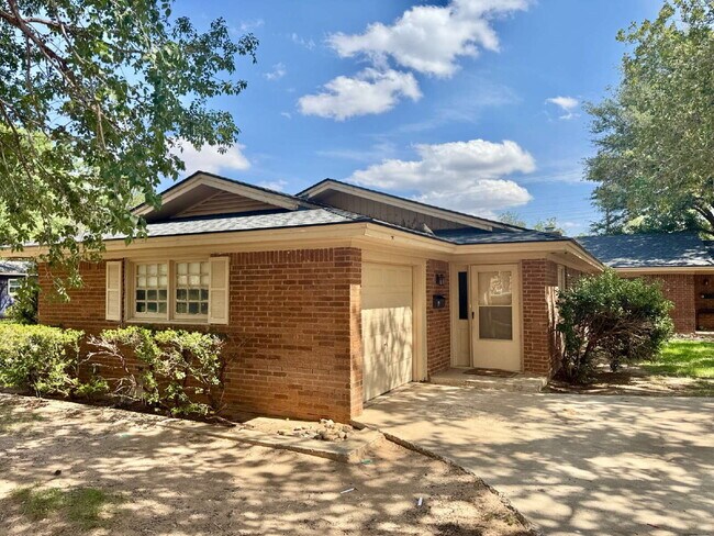 Foto del edificio - Comfortable and Spacious 2-bedroom home with a garage