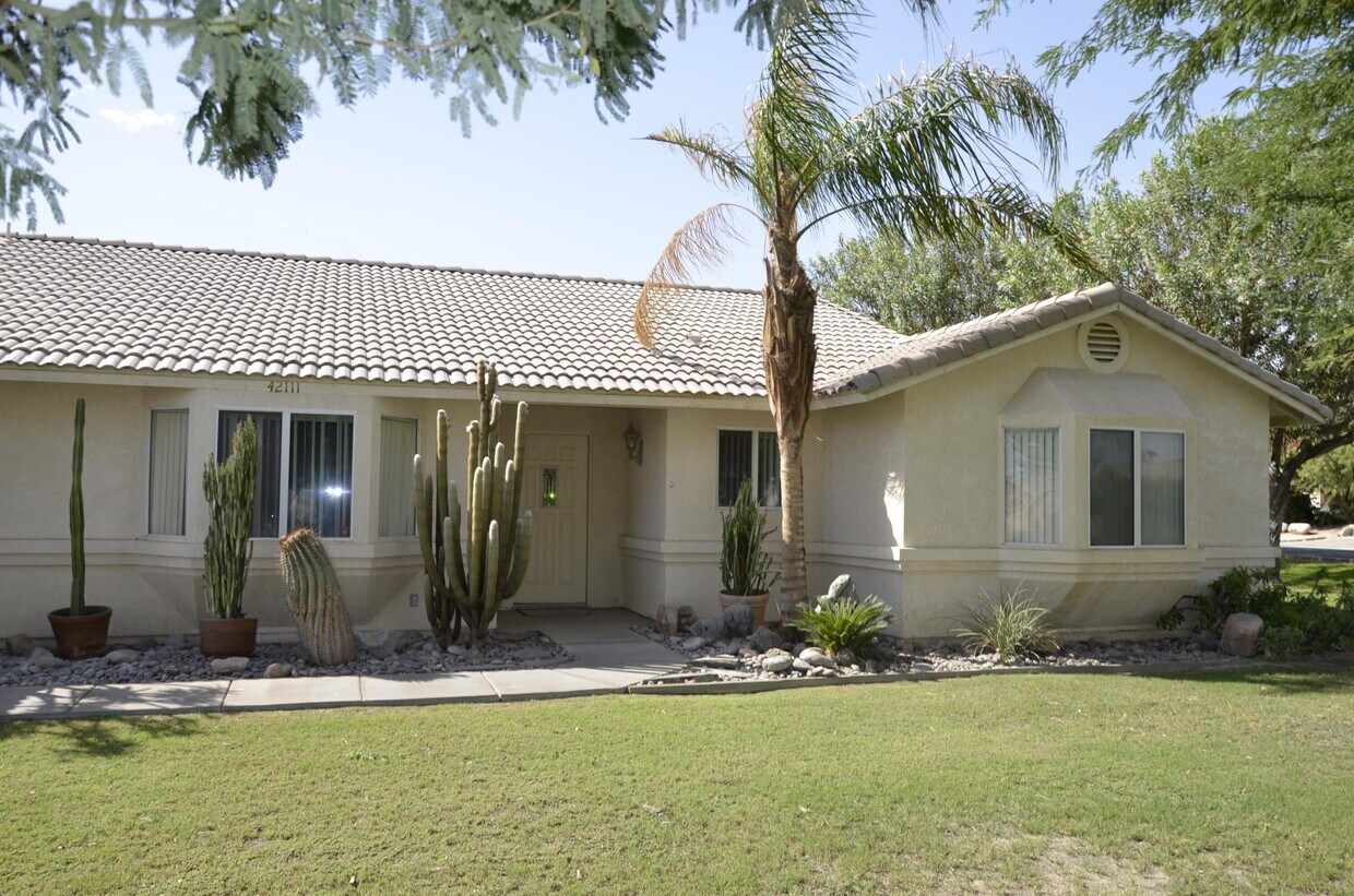 Foto principal - 42111 Sandy Bay Rd