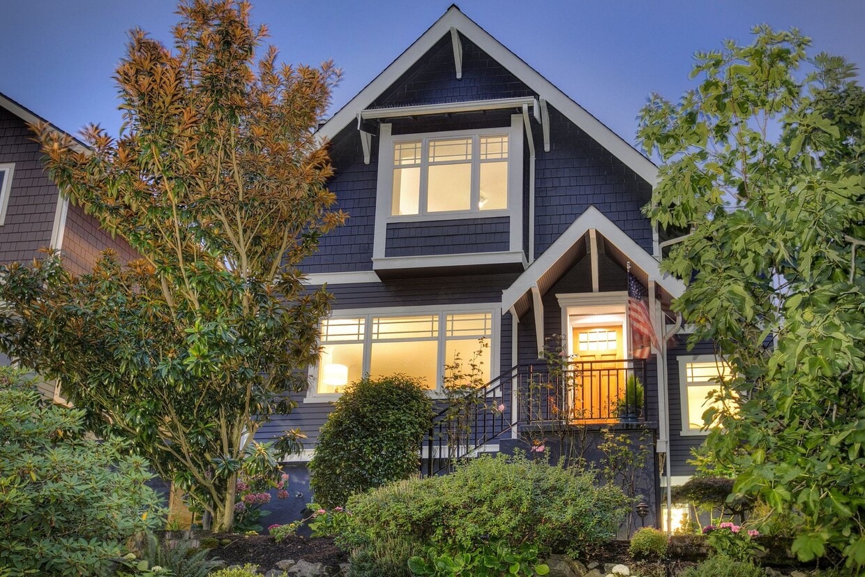 Foto principal - Queen Anne Craftsman - Available September...