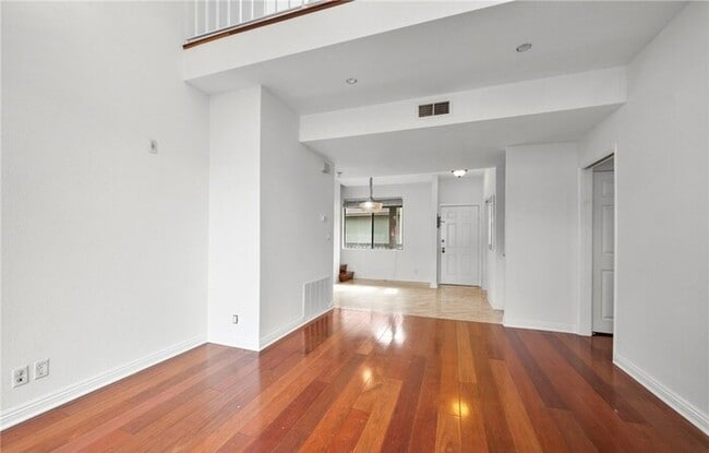 Foto del edificio - 330 Cordova St