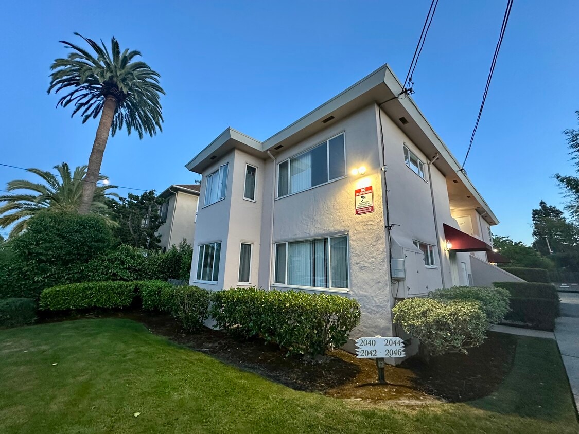 Primary Photo - 2042 Yale St
