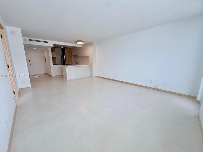 Foto del edificio - 100 Lincoln Rd