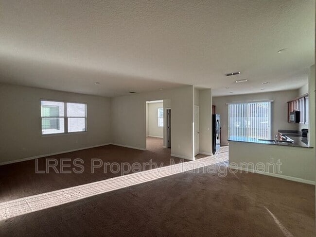 Foto del edificio - 251 Domus Ln