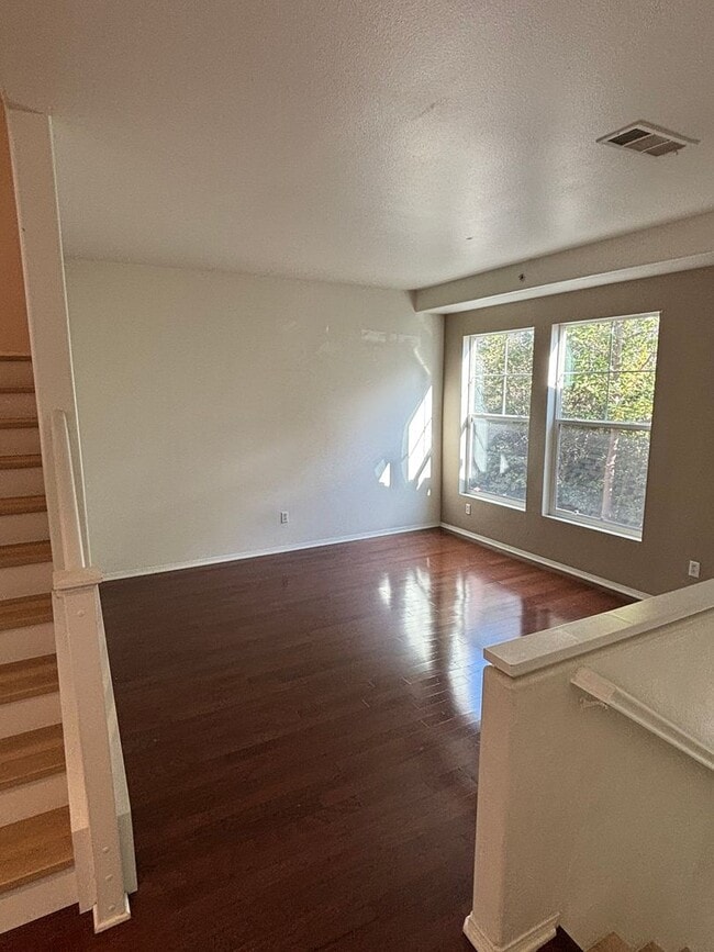 Building Photo - Move-In Ready 4 Bedroom Home Perfect for Professionals & Families