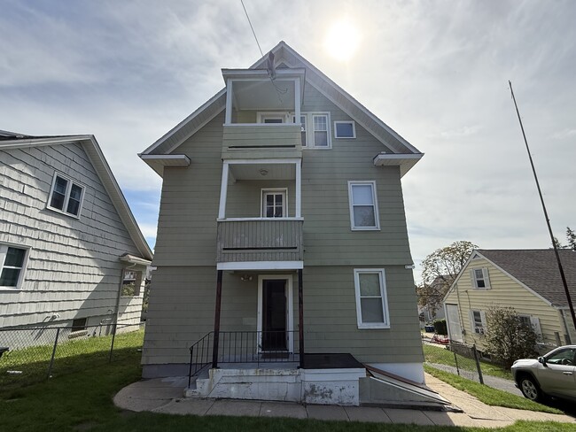 Building Photo - 556 Hawley Ave