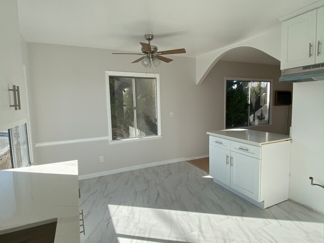 Foto del edificio - 12641 Vanowen St