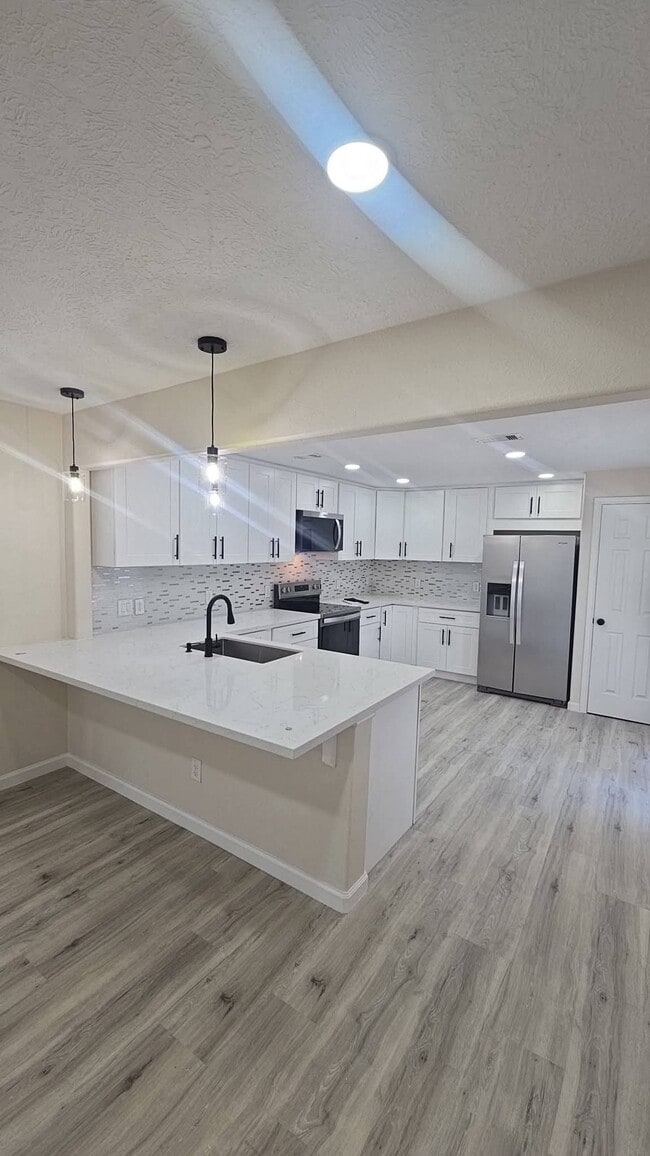 Foto del edificio - 2228 Eriksson St