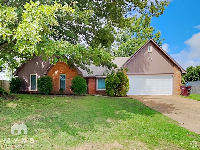 Building Photo - 6718 Lake Point Cir
