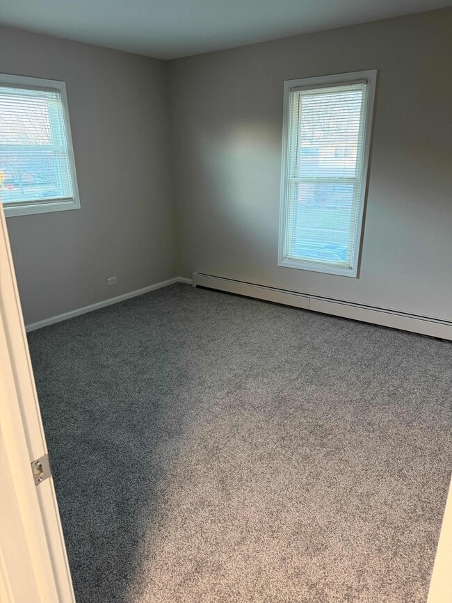 Building Photo - 39 Surrey Dr