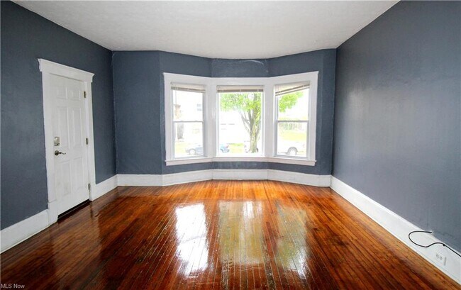 Building Photo - 1441 W 57th St