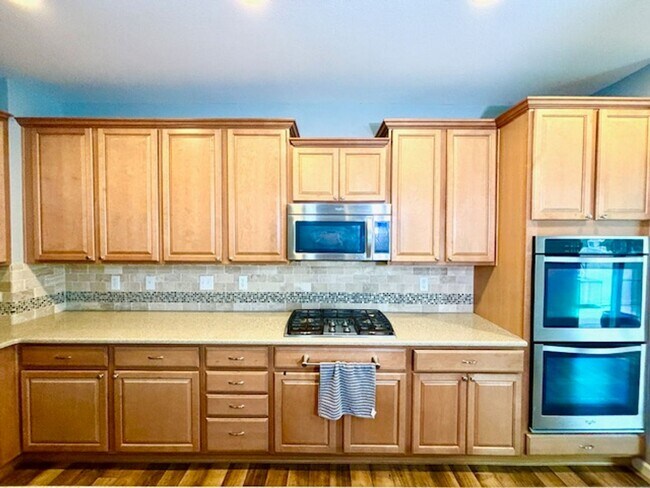 Building Photo - 6268 Pike Ct