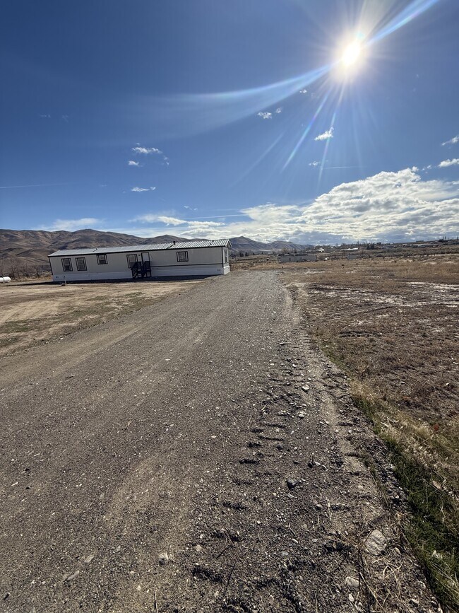 Foto del edificio - 5344 Flower Dr