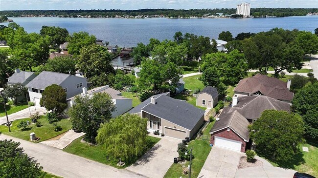 Foto del edificio - 964 Lake View Dr