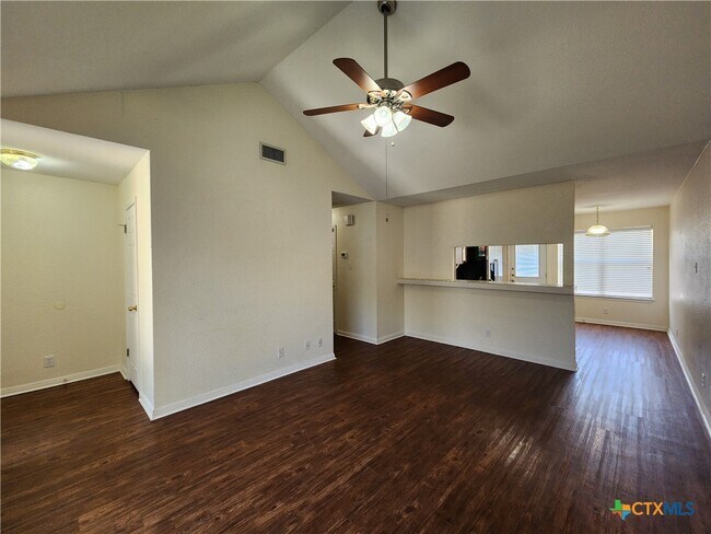 Foto del edificio - 249 Glenbrook Dr