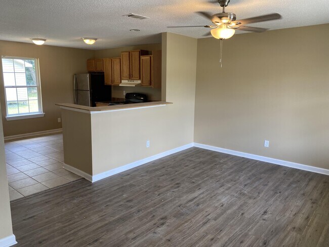 Building Photo - 7941 Magnolia Crest