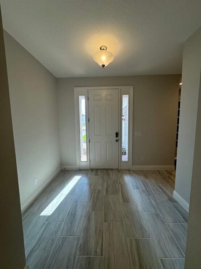 Building Photo - 8022 Syracuse Dr